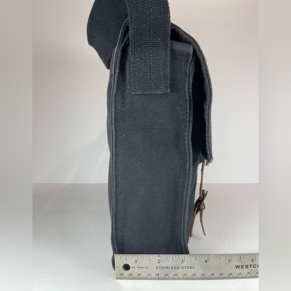 Military vintage-style canvas medic crossbody messenger bag - Picture 9 of 13